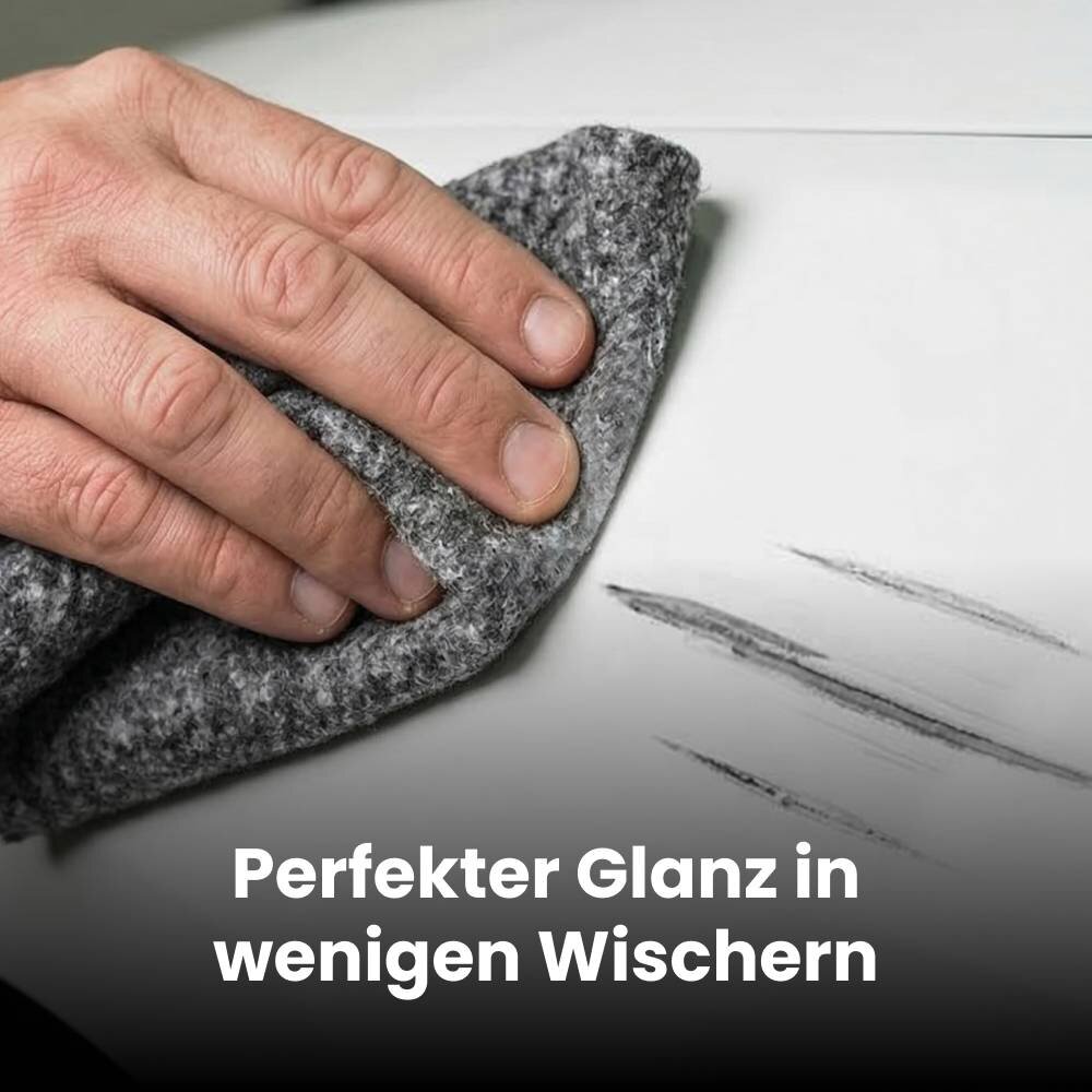 Hand poliert Kratzer mit dem NanoPolix Tuch aus dem Lack